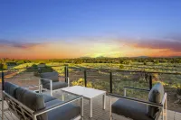 Rooftop Terrace and Stunning Mountain Views - Elegant Desert Haven