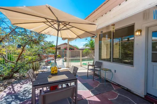 Serene Retreat with Heated Pool, Hot Tub, BBQ - Privacy