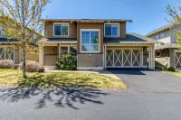 Modern Family Retreat in Eagle Crest - Cozy, Stylish & Fully Equipped