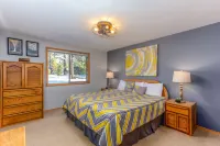 Cozy Fireplace, Private Hot Tub and Gas BBQ - Spacious Retreat