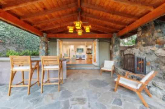 Private Pool and Spa Oasis - Charming Tranquil Retreat