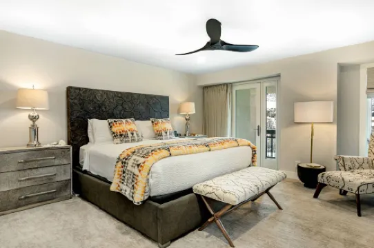 Expansive Decks and Cozy Wood Burning Fireplace - Stunning Luxury Haven