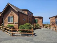 Oceanfront Cabin 9 with Jacuzzi &  Awesome Views Hotels in Smith River