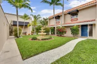 Seaside Haven - Canal Access, Private Courtyard, Wifi Hotels in Sanibel