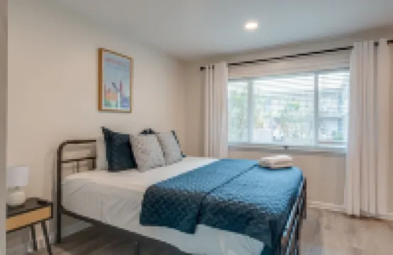 Pool, Free Parking and Close to Downtown - Cozy Urban Retreat