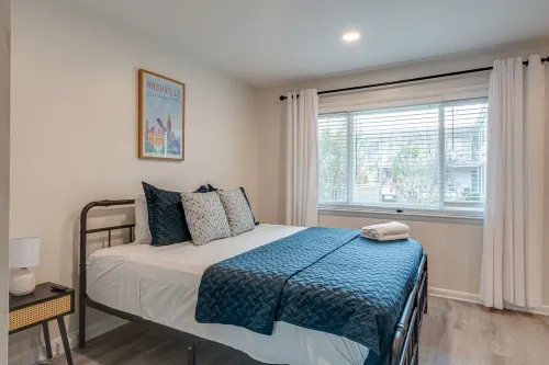 Pool, Free Parking and Close to Downtown - Cozy Urban Retreat