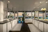 Spectacular Retreat - Modern Muse with Stunning Views