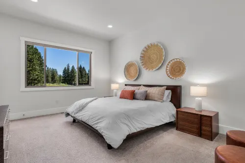Luxury Home with Golf Course Views and Outdoor Dining - Stunning Retreat Hotels in Deschutes County