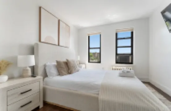 Cozy Studio with Shared Living Area - Charming Urban Retreat Отели в г. 