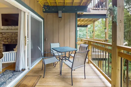 Bee Branch 01 Отели в г. Хитон