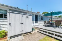 Charming Escape Near Beaches - Delightful Coastal Haven 데니스 호텔