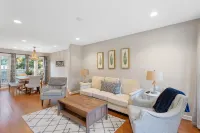 Modern Kitchen and Secluded Patio Escape - Charming Stylish Haven