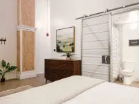 Sunny Loft with Smart TV and Gym - Stylish Downtown Escape Hotels in Knox County