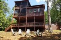 Treetop Retreat Cabin