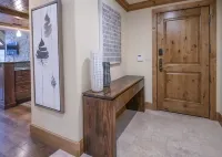 Rooftop Hot Tub and Year-Round Pool - Stunning Mountain Retreat