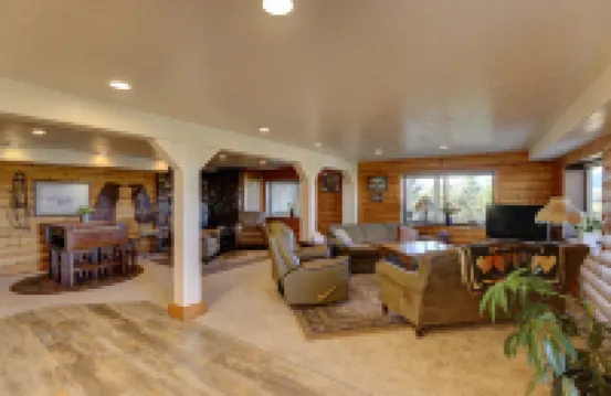 Panoramic Views and Cozy Living Space - Stunning Mountain Haven