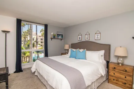 Private Balcony and Ocean Views - Spectacular Coastal Retreat