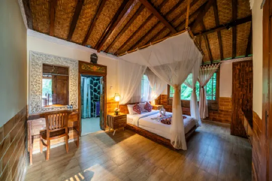 Yoga Maya Villa Отели рядом с достопримечательностью «lapangan ume saraseda»