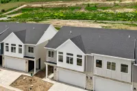 Blue Lake Townhouse ~ Close to Marina & Mike’s Market Hotels in Saint Charles