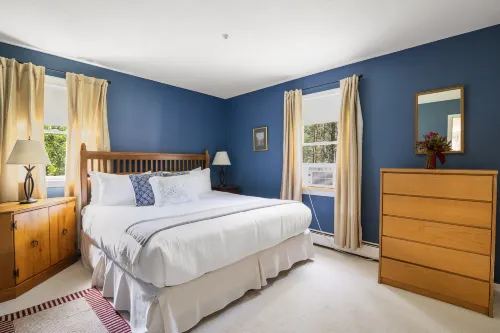 Private Hot Tub and Stargazing Oasis - Cozy Contemporary Escape