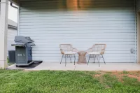 3 Bed. Downtown Designer Den w/ WiFi & AC in Amazing Greer NEAR AIRPORT