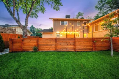 Retro Guest Suite with private Hot Tub 10 min to Red Rocks, Denver, and Golden.