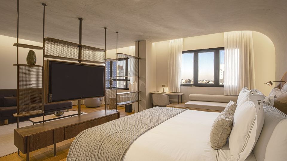 Qoya Hotel Curitiba, Curio Collection by Hilton