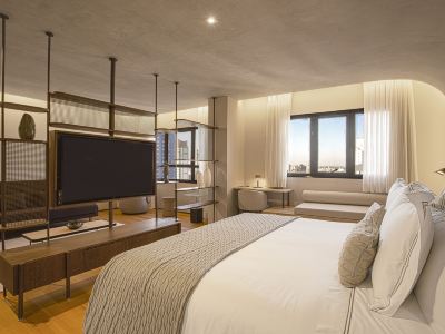 Qoya Hotel Curitiba, Curio Collection by Hilton