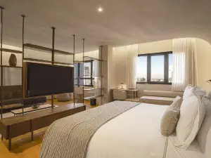 Qoya Hotel Curitiba, Curio Collection by Hilton