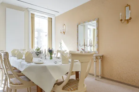 Hotel Erbprinz & Restaurant "Prinzenstube" Отели в г. Гольденштедт