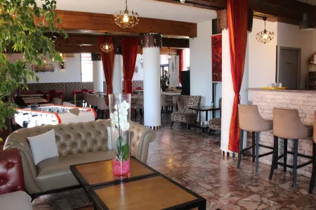 Hôtel l'Hacienda Отели в г. Соссе-Ле-Пен