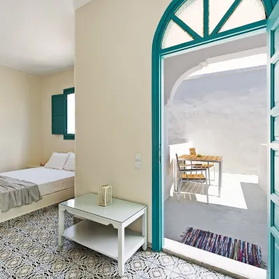 Nissia Beach Apartments & Suites Các khách sạn gần Bãi biển Black