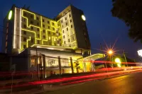 Yello Hotel Jemursari Hotels in Tenggilis Mejoyo