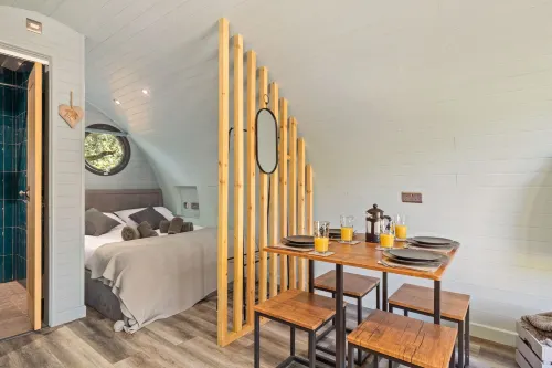 Cwtch Hotels in Saint Florence