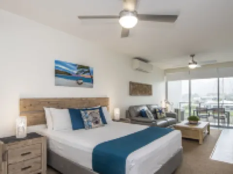 Absolute Waterfront Magnetic Island Hotels in Nelly Bay