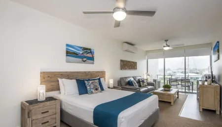 Absolute Waterfront Magnetic Island