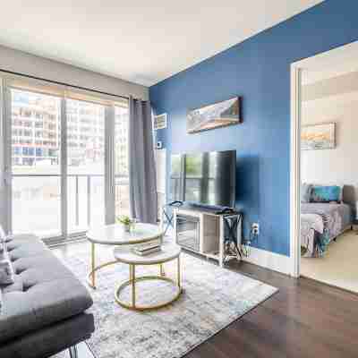 Beautiful Condos in the Heart of Downtown by Globalstay Rooms