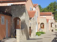 Apartments in Zaton Holiday Resort with Pool Hotel di Zadar