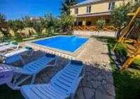 Cozy Villa Yerevan Hoteles en Garni