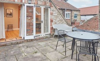 Host & Stay - Sleepers @ No.8