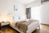 Spacious and sunlit seaside flat - balcón
