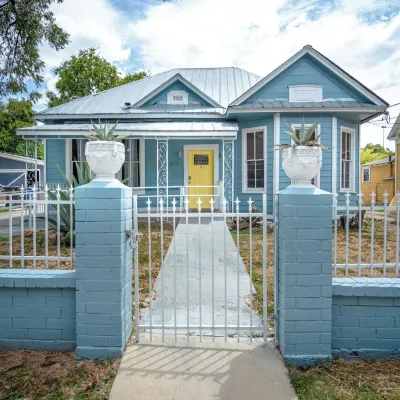 Remodeled Historic 2Br 1BA House Near Downtown Hotels near Westside Family YMCA