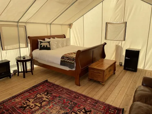 Yellowstone Dreamin Camp Hotels in Pray