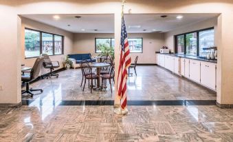 Studios and Suites 4 Less Emporia