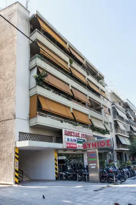 Charming Athinas House with Modern Touches Hotel in zona Filaretou 88 Garage