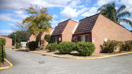 Sanno Marracoonda Perth Airport Hotel Отели в г. Форрестфилд