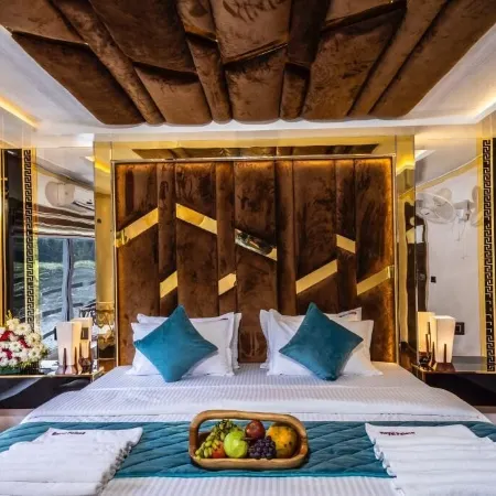 Luxury Houseboat