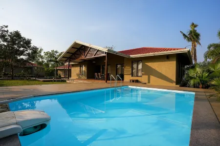 E and G Green Court Отели в г. Бхилмал