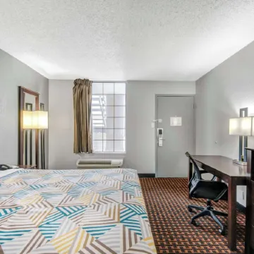 Motel 6 Chickasha, OK