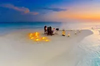 Adroit Beach Inn - Beach